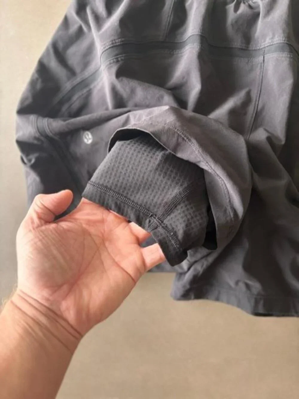 LULULEMON - PACEBREAK Mens LINED shorts - 5